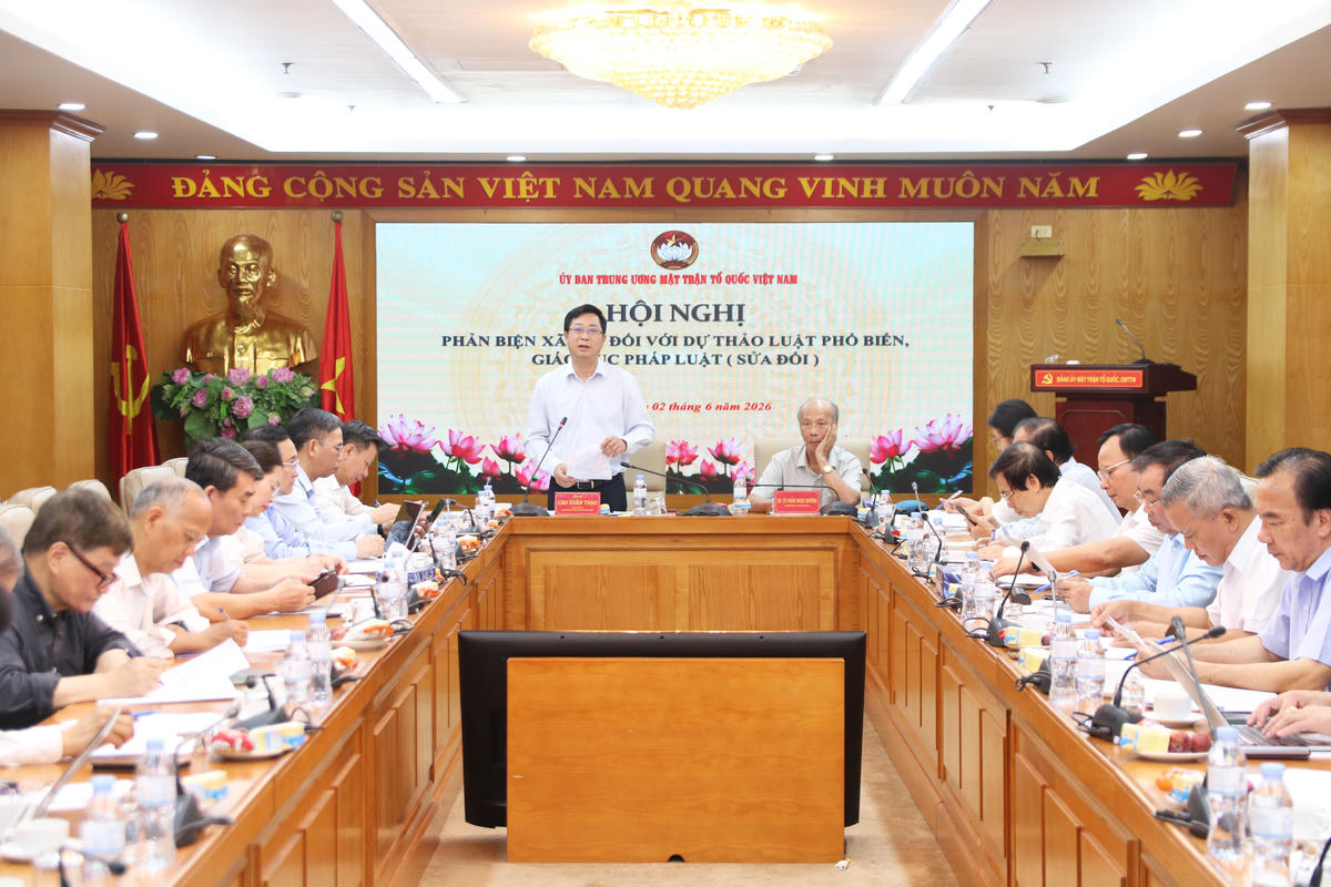 Phó Chủ tịch UBTƯ MTTQ Việt Nam&nbsp;Cao Xuân Thạo phát biểu tại Hội nghị.