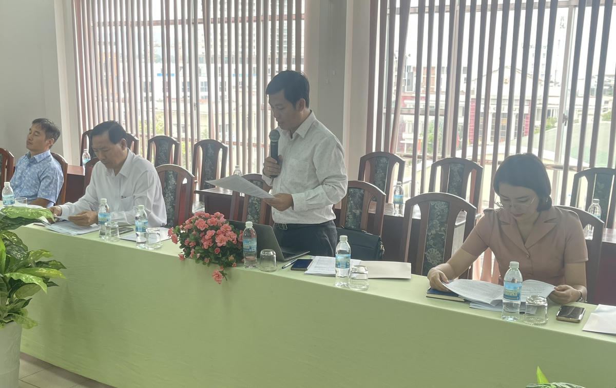 Các đại biểu góp ý dự thảo tại hội nghị.
