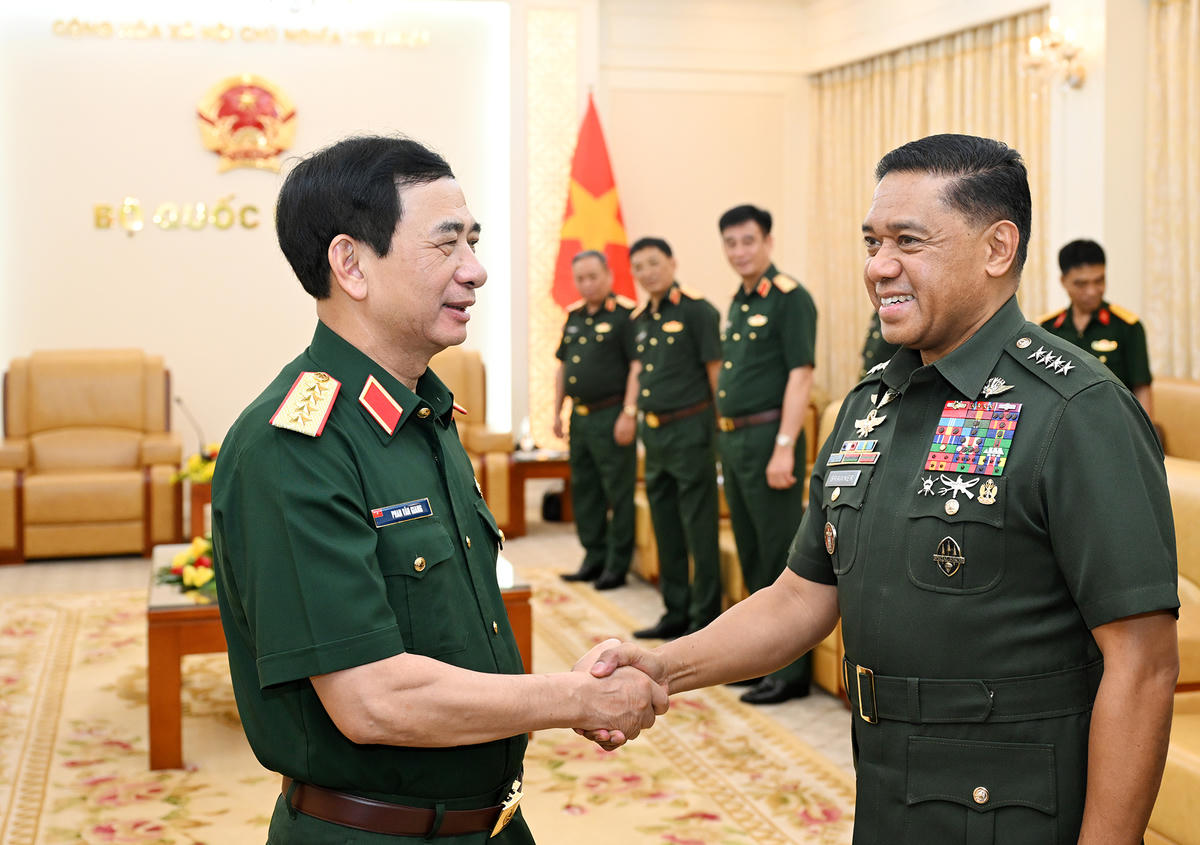 Đại tướng Phan Văn Giang tiếp Tham mưu trưởng Lực lượng Vũ trang Philippines