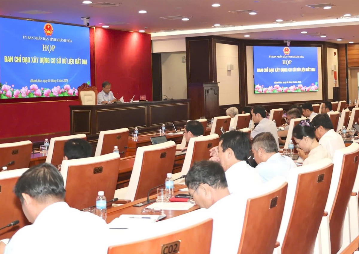 Quang cảnh cuộc họp.