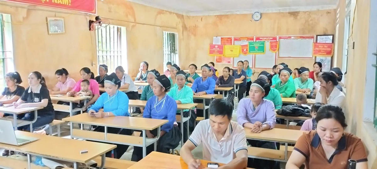 Hội phụ nữ xã Nấm Dẩn tổ chức ra mắt mô hình “Phụ nữ giúp nhau chuyển đổi số” tại thôn Nắm Pé&nbsp;và “Chi hội số” tại thôn Nấm Chiến.