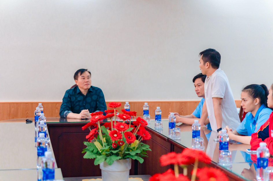 HLV Phạm Thanh Hải, HLV đội tuyển trẻ Boxing nữ Việt Nam chia sẻ về hoạt động của Đội tuyển trẻ Boxing nữ với TS Phạm Quang Long, Chủ tịch Liên đoàn quyền anh Việt Nam.