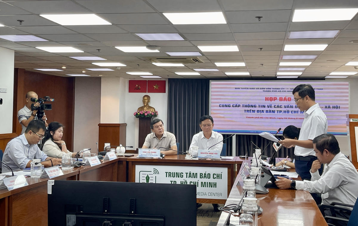 Quang cảnh buổi họp báo thường kỳ ở TP Hồ Chí Minh. Ảnh: Đ.Xá.