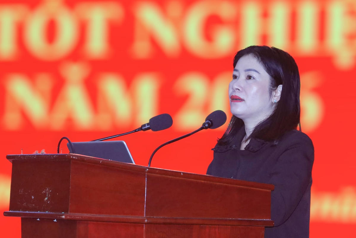 Bà Lê Thị Bích Liên, Giám đốc Sở Giáo dục và Đào tạo Lâm Đồng, phát biểu tại hội nghị.