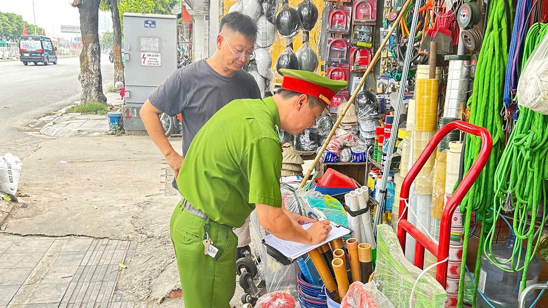 Hà Nội: Quyết tâm xây dựng tuyến đường an toàn, văn minh, hiện đại