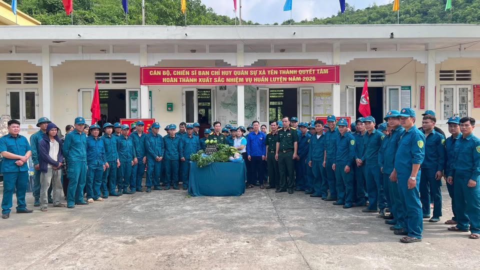 Hội phụ nữ xã Yên Thành tặng nhu yếu phẩm, lan tỏa tình quân dân, tiếp sức thao trường huấn luyện lực lượng Dân quân tự vệ năm 2026.