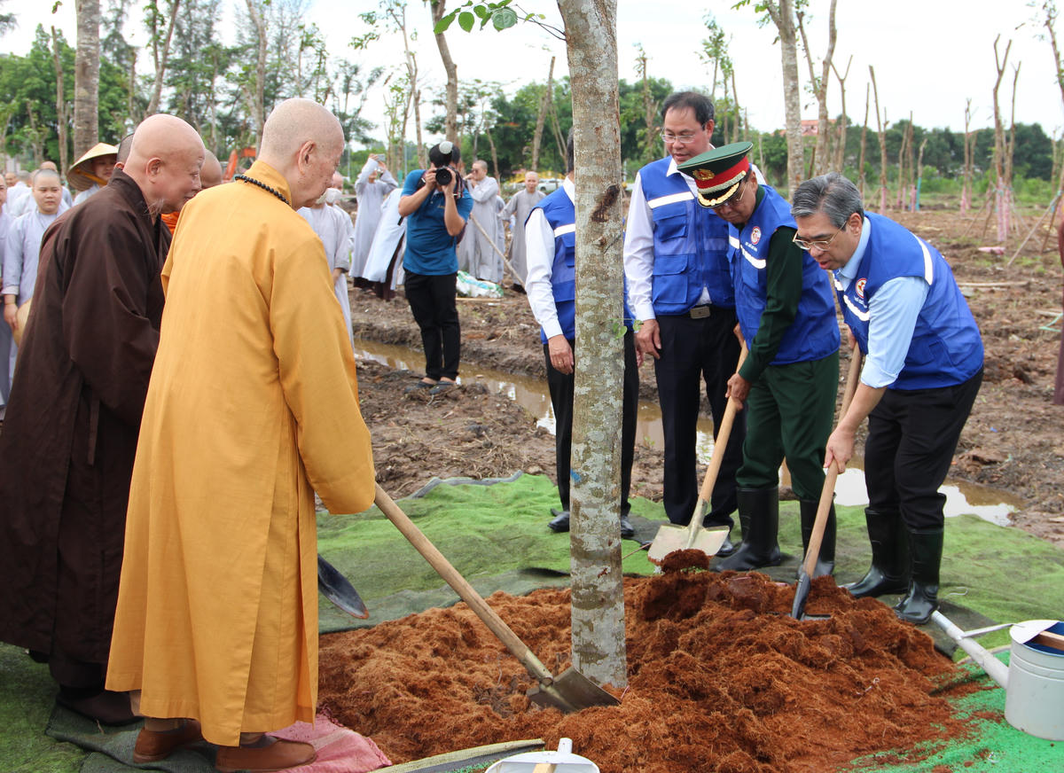 Chung tay thực hiện những hành động thiết thực vì môi trường