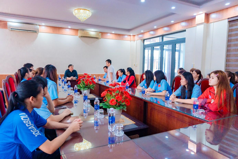 TS Phạm Quang Long, Chủ tịch Liên đoàn quyền Anh Việt Nam đến Trung tâm Huấn luyện Thể thao Quốc gia gặp gỡ và động viên các vận động viên trẻ trước thềm giải đấu quốc tế.