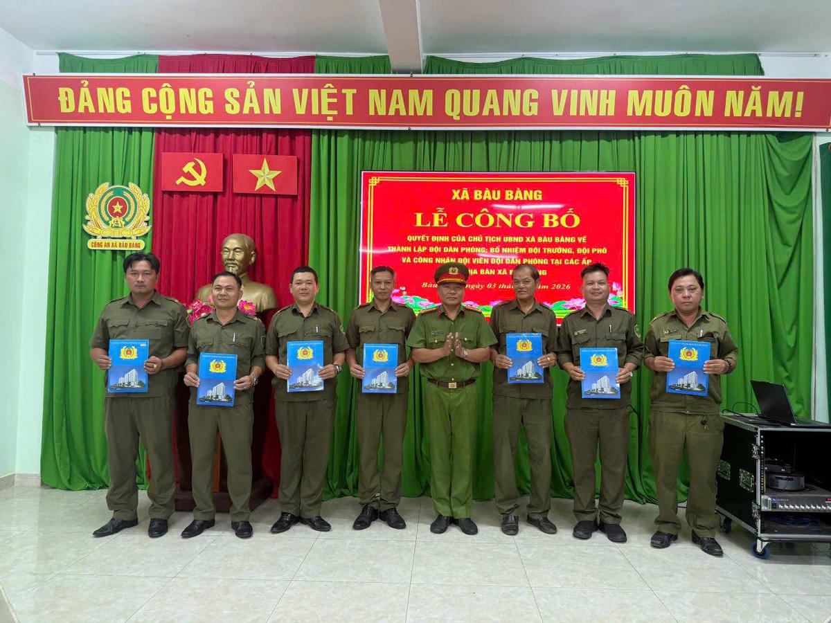 Công an xã Bầu Bàng thành lập Đội dân phòng trên địa bàn xã để tăng cường hiệu quả phối hợp thực hiện phong trào quần chúng bảo vệ an ninh Tổ quốc. Ảnh: Công an xã Bầu Bàng.