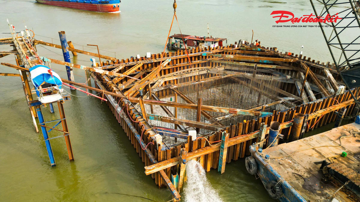 Tăng tốc thi công cầu Mễ Sở, nhiều hạng mục đã thành hình