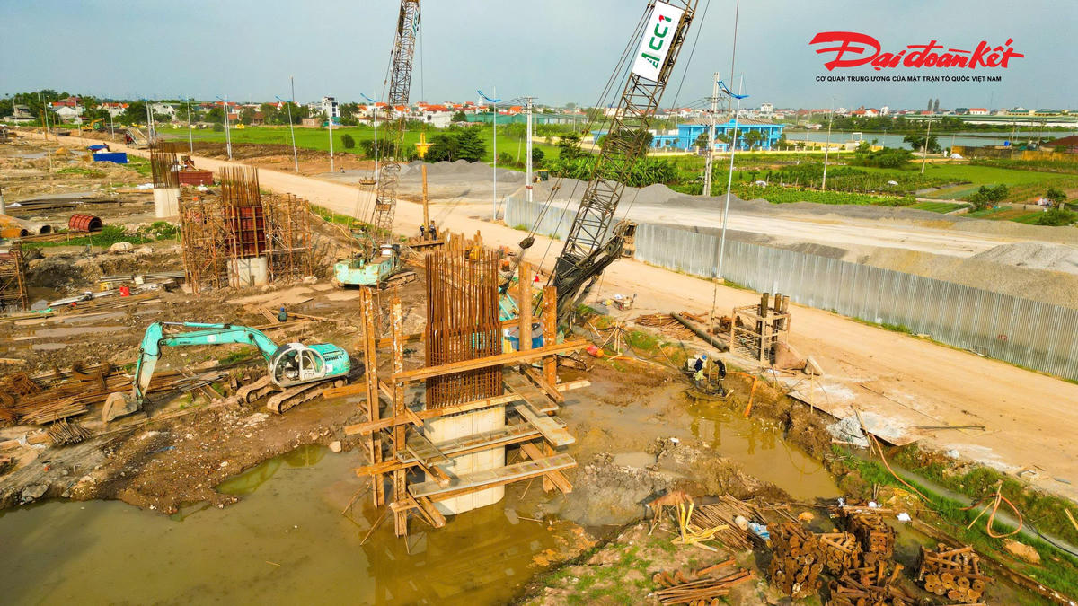 Tăng tốc thi công cầu Mễ Sở, nhiều hạng mục đã thành hình
