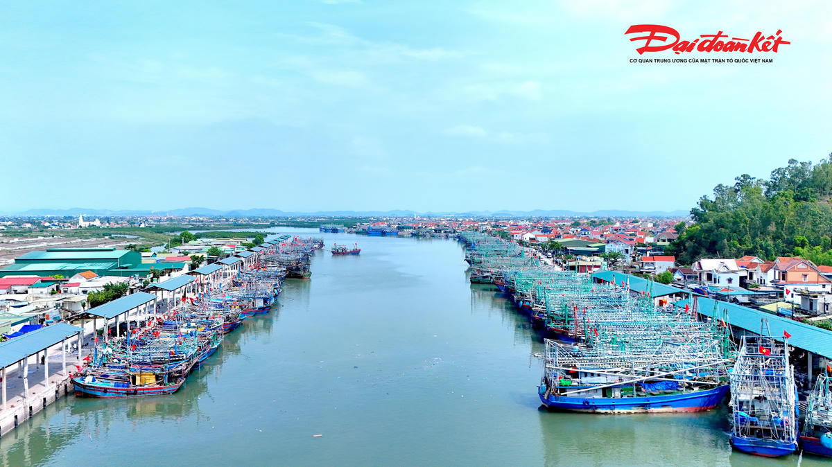 Hoàn thiện thể chế, khơi thông động lực phát triển kinh tế biển