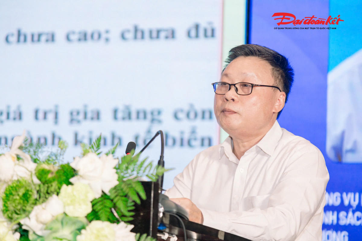 Vụ trưởng Vụ Kinh tế ngành, Ban Chính sách, Chiến lược Trung ương Vũ Mạnh Hùng nhấn mạnh yêu cầu đổi mới công tác xây dựng và tổ chức thực thi pháp luật theo hướng khuyến khích sáng tạo, giải phóng sức sản xuất, khơi thông các nguồn lực và tạo cơ chế đột phá cho các ngành kinh tế biển hiện đại, có giá trị gia tăng cao.&nbsp;
