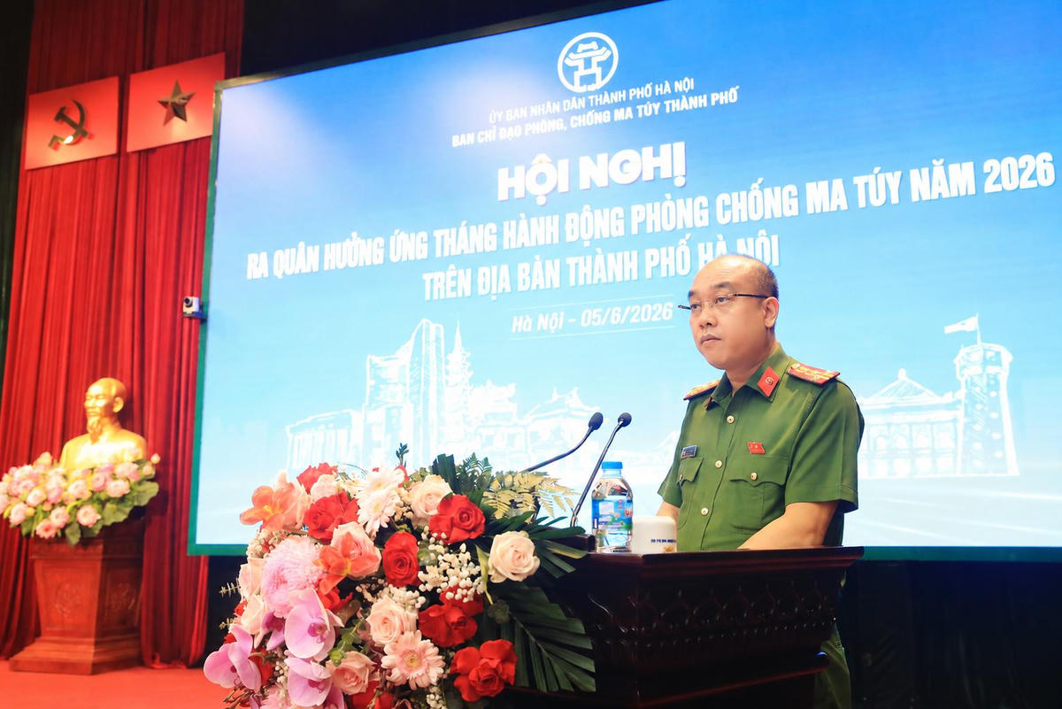 Đại tá Nguyễn Đức Long, Phó Giám đốc Công an TP Hà Nội, Phó Trưởng ban Thường trực Ban Chỉ đạo phòng, chống ma túy thành phố phát biểu tại hội nghị. Ảnh: Đạt Lê