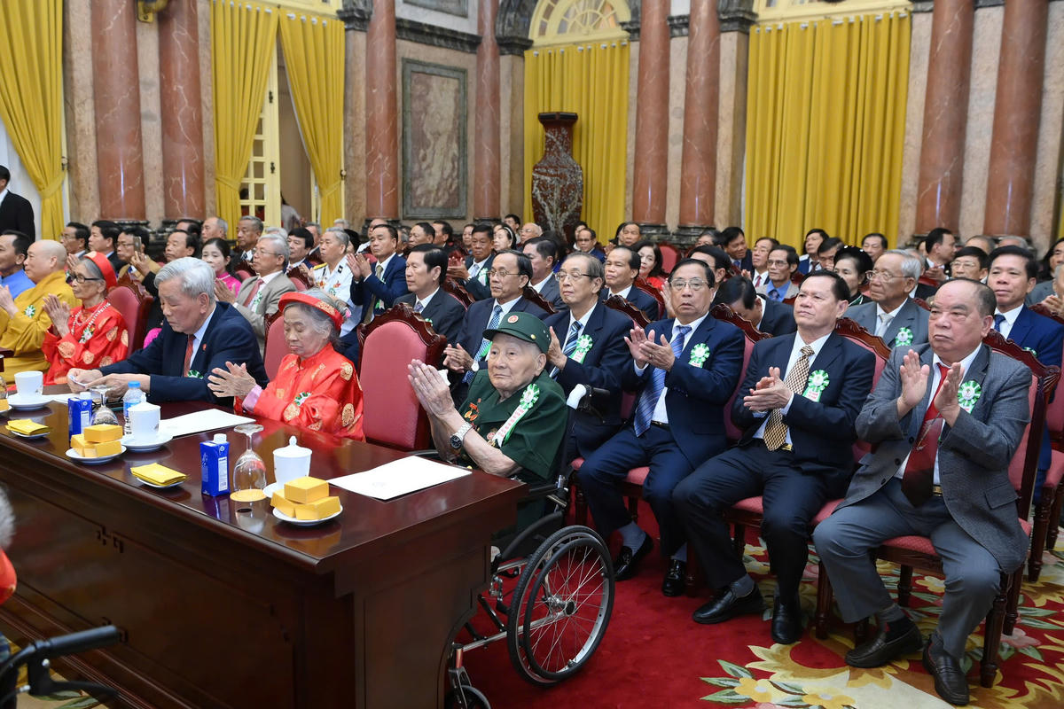 Các đại biểu&nbsp;người cao tuổi tiêu biểu toàn quốc dự buổi gặp mặt. Ảnh: Đăng Khoa
