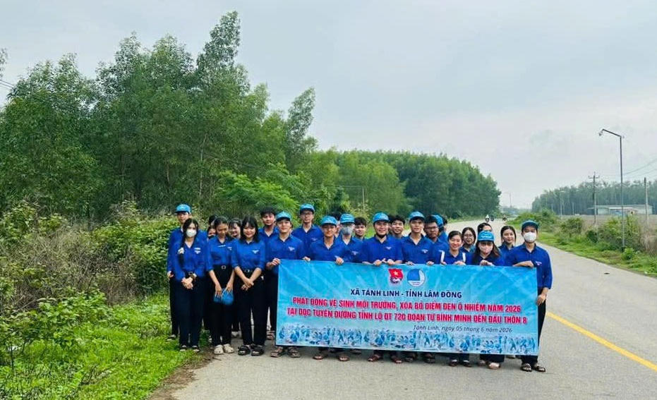 Hưởng ứng phong trào thi đua “Toàn dân chung tay bảo vệ môi trường, vì một Việt Nam xanh - sạch - đẹp”.