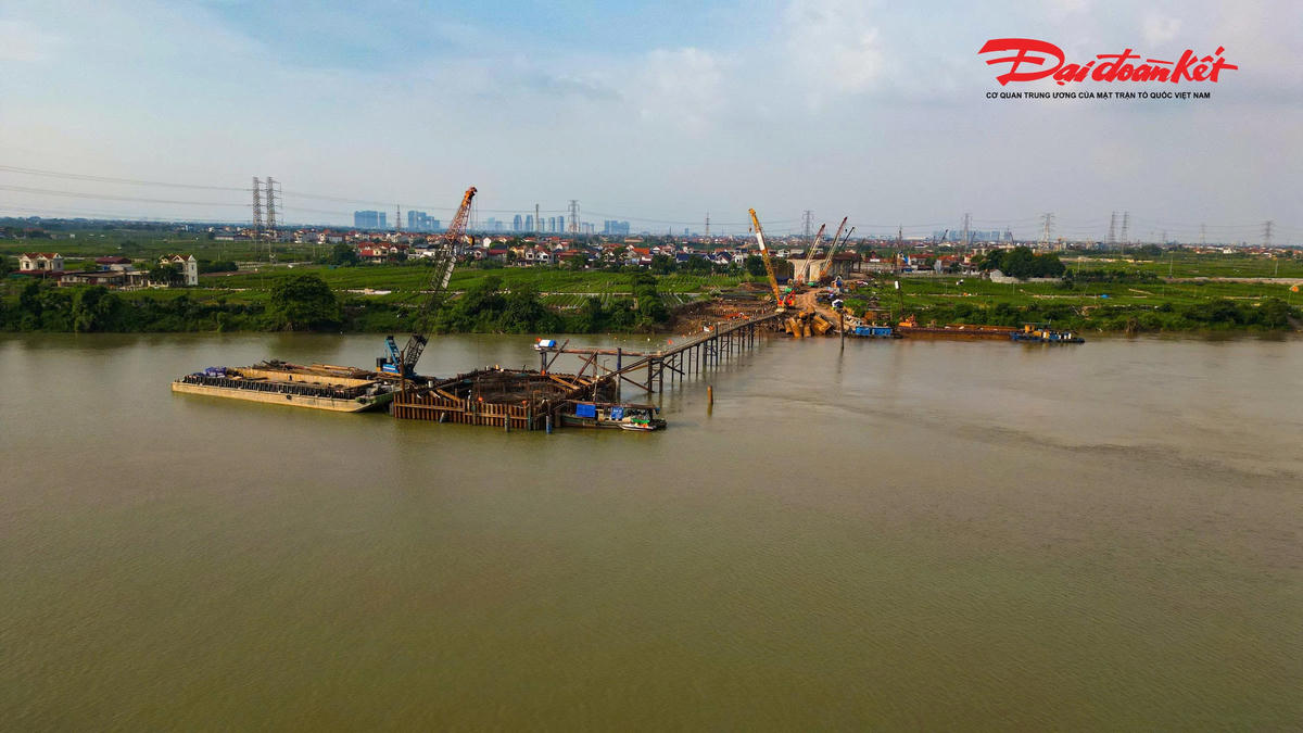 Tăng tốc thi công cầu Mễ Sở, nhiều hạng mục đã thành hình