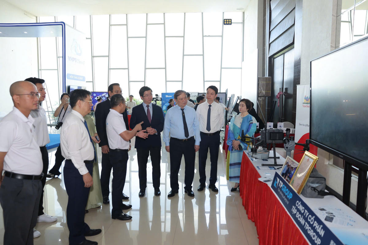 Các đại biểu tham dự Diễn đàn.
