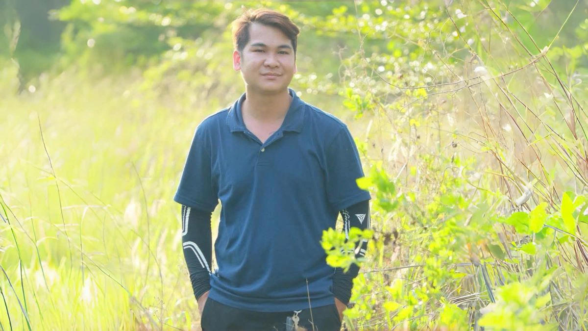 Nhiếp ảnh gia Minh Khang “ủ mưu” săn ảnh và thưởng thức tiệc bia với hải sản bên biển