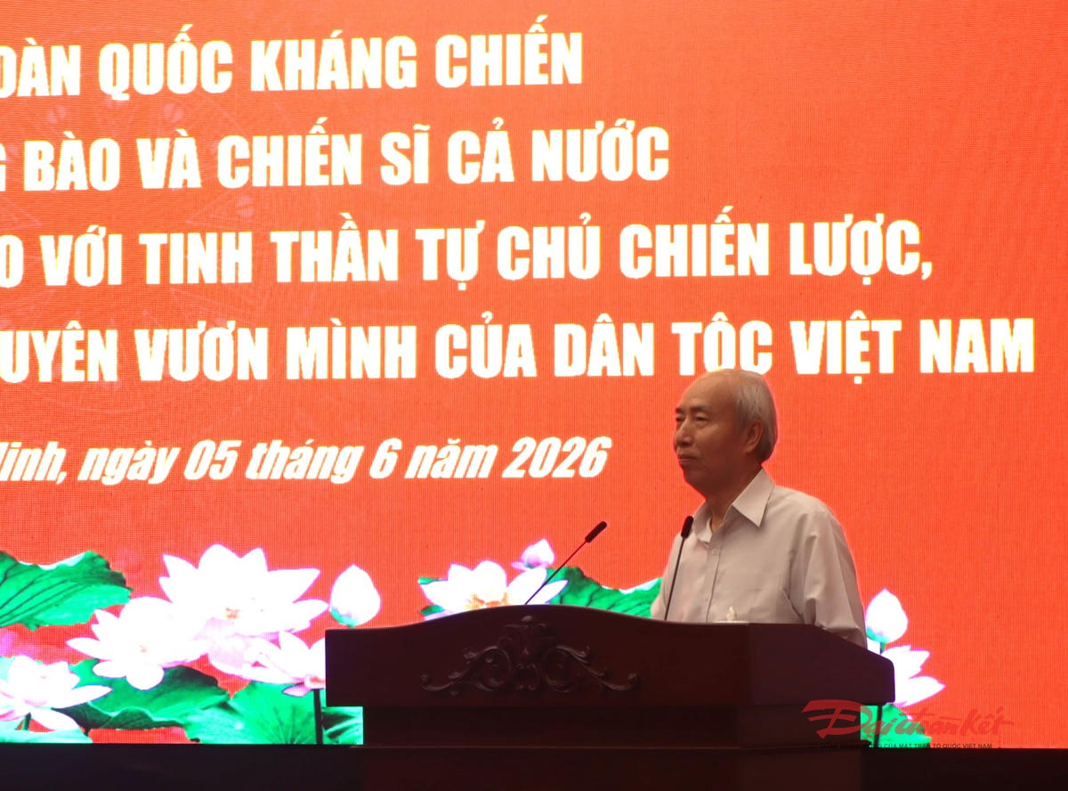 Ông Huỳnh Đảm, nguyên Chủ tịch UBTƯ MTTQ Việt Nam phát biểu tại hội thảo.
