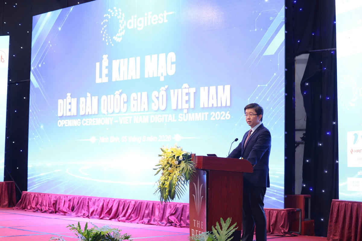 Thứ trưởng Bộ KHCN Bùi Hoàng Phương phát biểu khai mạc diễn đàn.