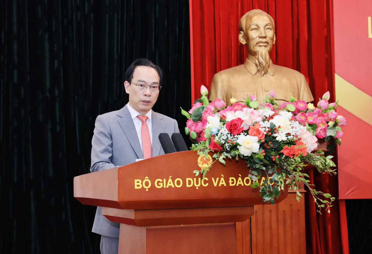 Bộ trưởng Bộ GDĐT phát biểu tại hội nghị.
