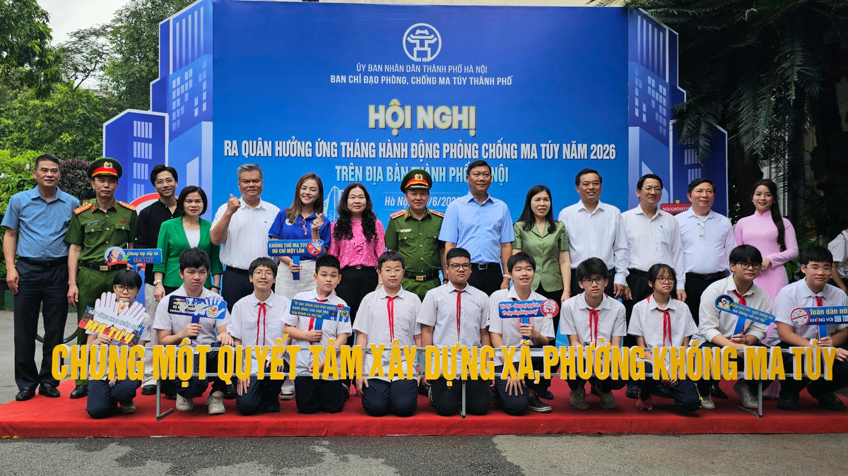 Các đại biểu chụp ảnh lưu niệm tại lễ phát động Tháng hành động phòng chống ma túy.&nbsp; Ảnh: Đạt Lê