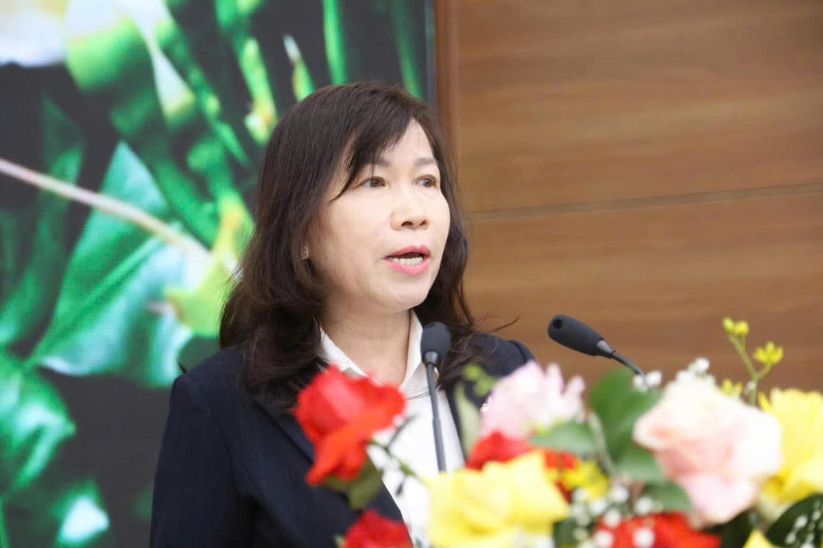 Bà Hà Thị Hạnh, Phó Chủ tịch Ủy ban MTTQ Việt Nam tỉnh Lâm Đồng phát biểu tại buổi lễ.