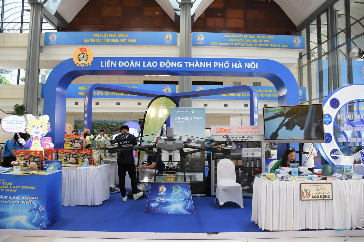 Khu vực trưng bày tại Đại hội XIV Công đoàn Việt Nam. Ảnh: Quang Vinh
