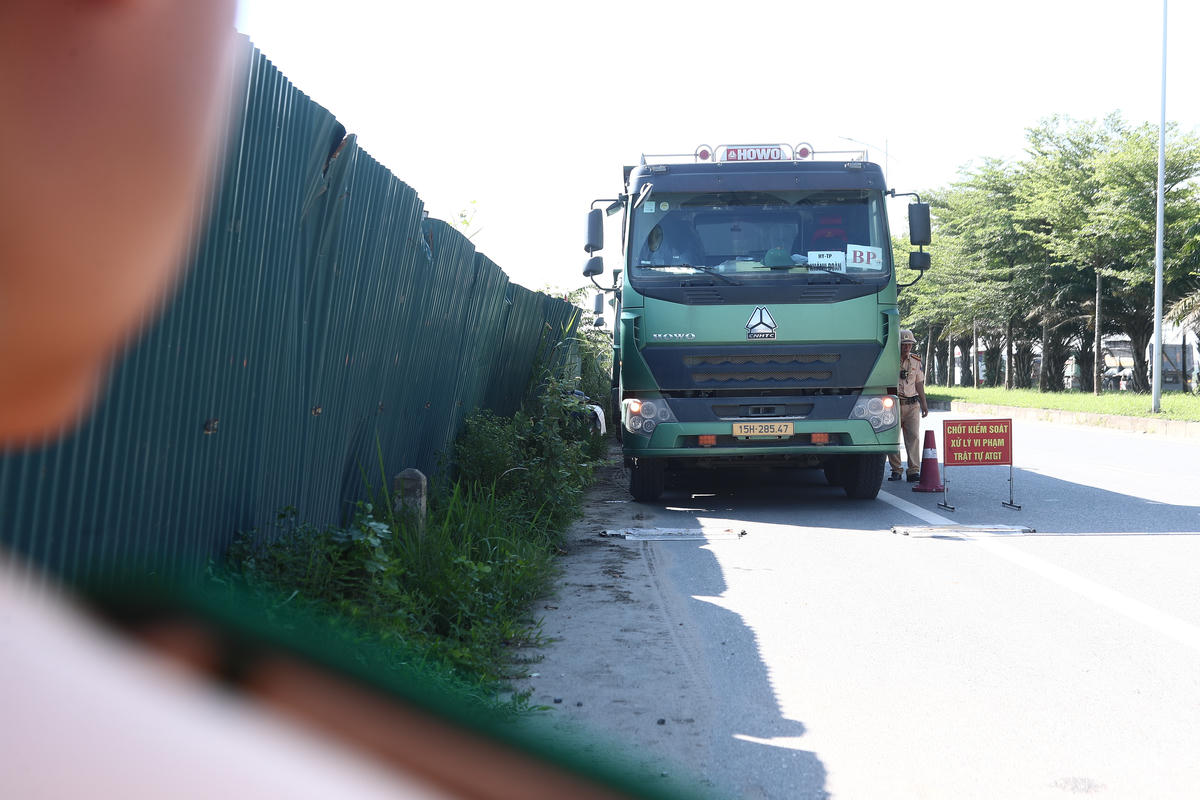 Hà Nội xử lý hơn 1.600 xe tải, xe đầu kéo vi phạm trong 20 ngày