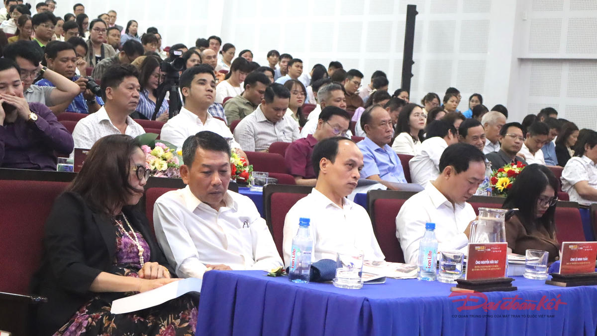 Đại biểu tham dự hội thảo khoa học. Ảnh: T.Luân.