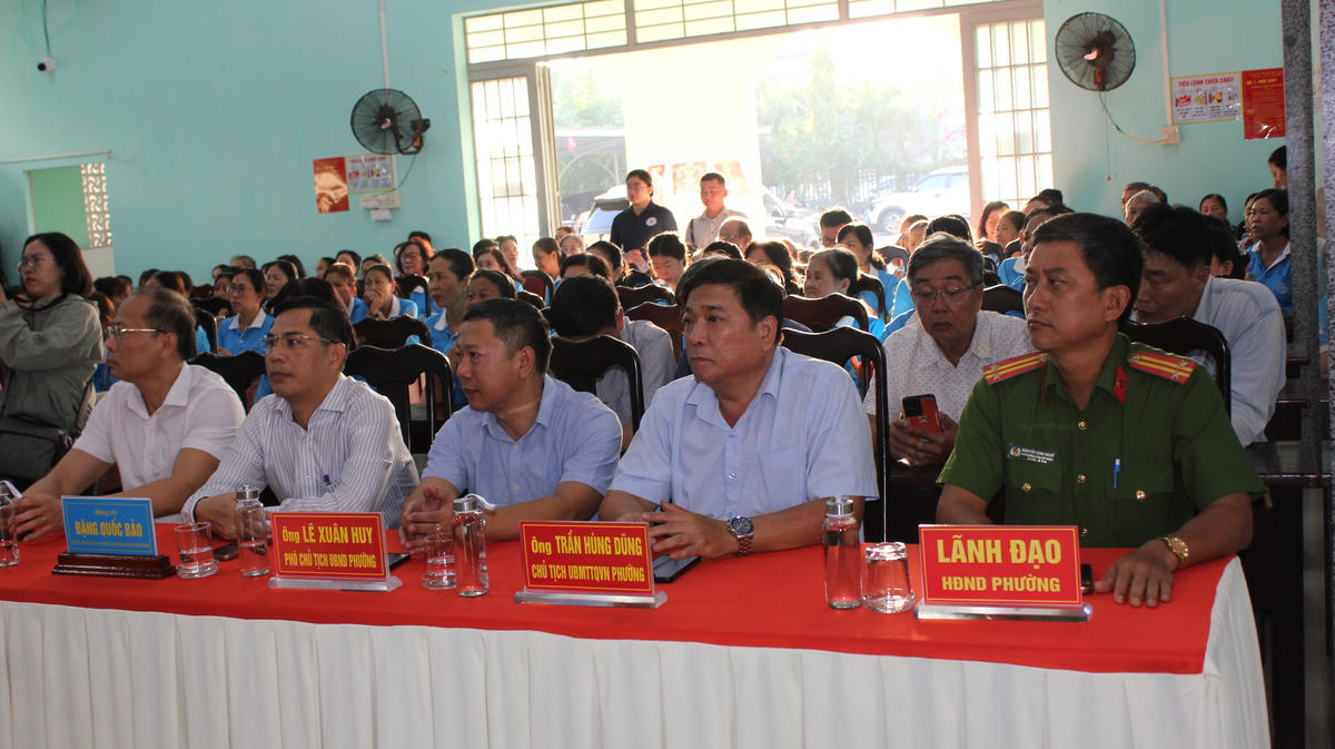 Các đại biểu tham dự, lễ phát động toàn dân chung tay bảo vệ môi trường.