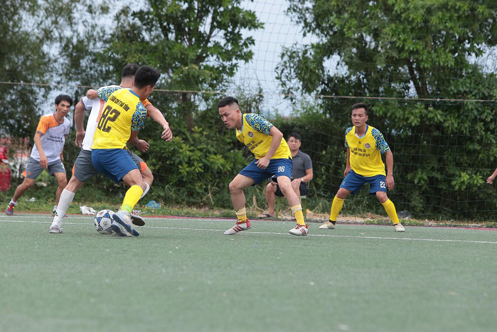 Ngay sau lễ khai mạc đã diễn ra 2 trận tranh tài giữa FC Thanh Hóa - FC Báo chí Thường trú Hà Tĩnh.