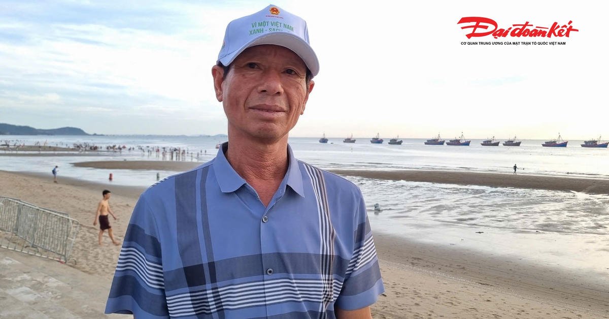 "Với ngư dân ven biển, biển không chỉ là nguồn sống mà còn là tài sản vô giá của nhiều thế hệ.&nbsp;Chúng tôi sống nhờ biển nên càng phải có trách nhiệm với biển. Không xả rác xuống biển, khai thác hợp lý nguồn lợi thủy sản là cách để giữ lại sinh kế cho con cháu sau này", ông&nbsp;Nguyễn Cảnh Hải (54 tuổi), khối Đoàn Kết, phường Cửa Lò nói. Ảnh: ĐB