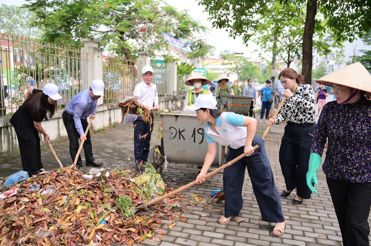 Thu gom, xử lý triệt để các bãi rác tự phát tại khu dân cư.