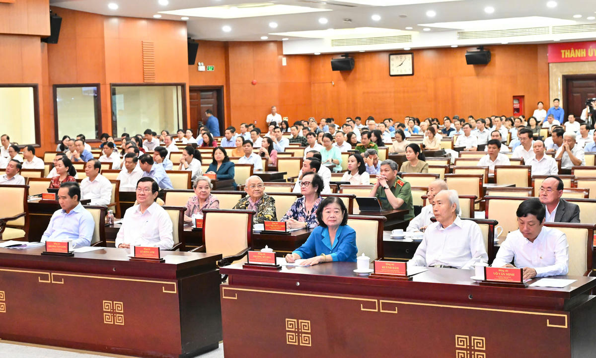 Lãnh đạo, nguyên lãnh đạo Đảng, Nhà nước và TP Hồ Chí Minh tham dự hội nghị. Ảnh: Việt Dũng/SGGP.