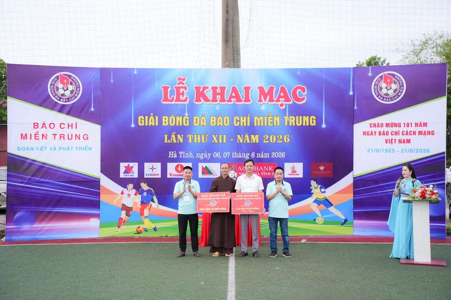 Các đội bóng chung tay quyên góp hỗ trợ chùa Vĩnh (xã Đồng Lộc) - nơi đang chăm sóc, nuôi dưỡng nhiều trẻ em mồ côi và có hoàn cảnh đặc biệt khó khăn.