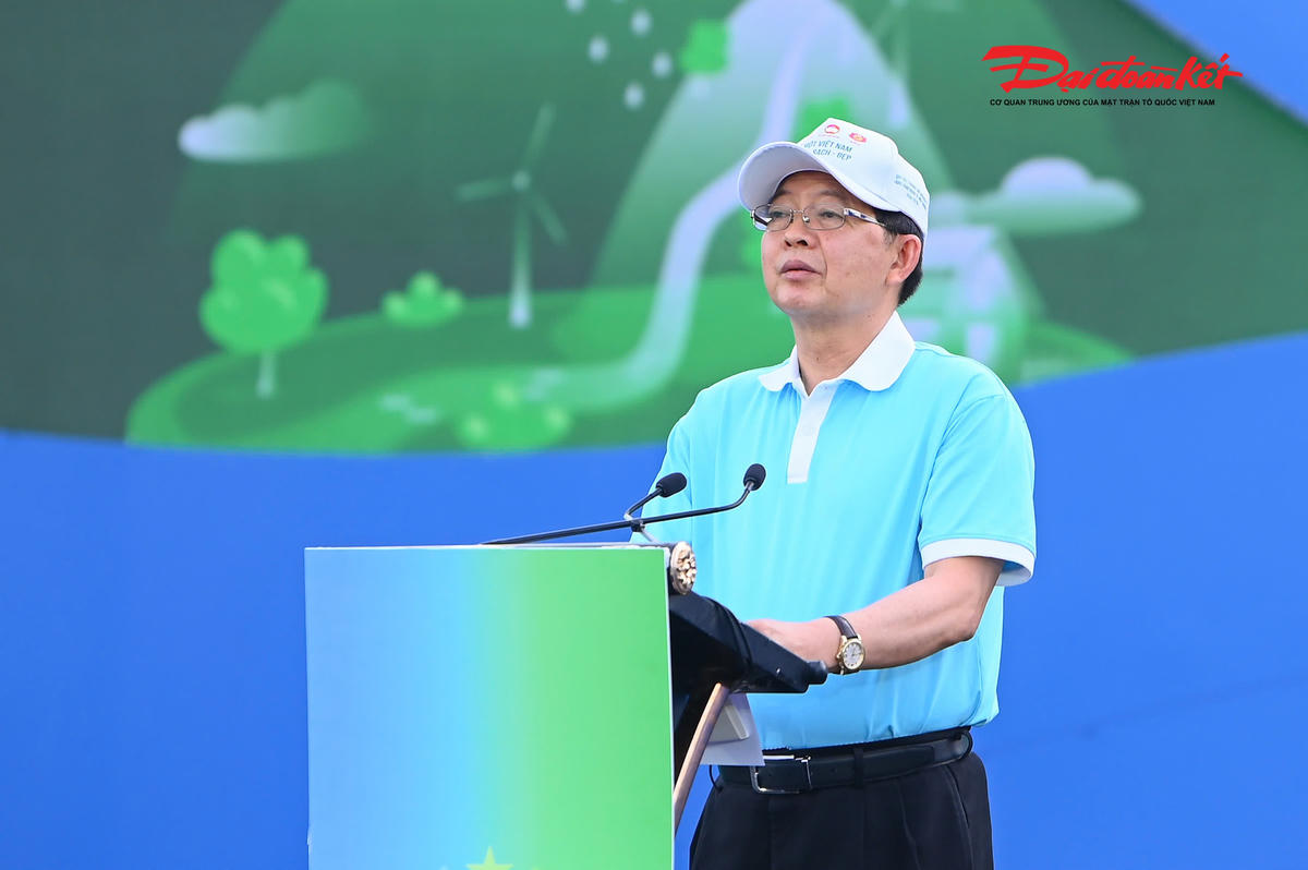 Ủy viên Trung ương Đảng, Phó Thủ tướng Chính phủ Hồ Quốc Dũng phát động hưởng ứng phong trào&nbsp;“Toàn dân chung tay bảo vệ môi trường, vì một Việt Nam xanh - sạch - đẹp”. Ảnh: Cẩm Kỳ.