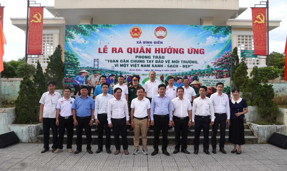 Các đại biểu tham dự lễ phát động tại xã Bình Điền. Ảnh: V.H.