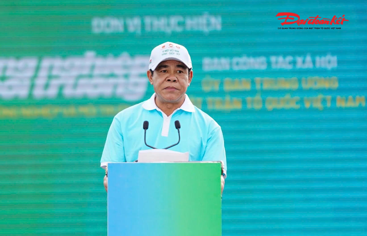 Chủ tịch UBND tỉnh Nghệ An Võ Trọng Hải phát biểu hưởng ứng. Ảnh: Cẩm Kỳ.