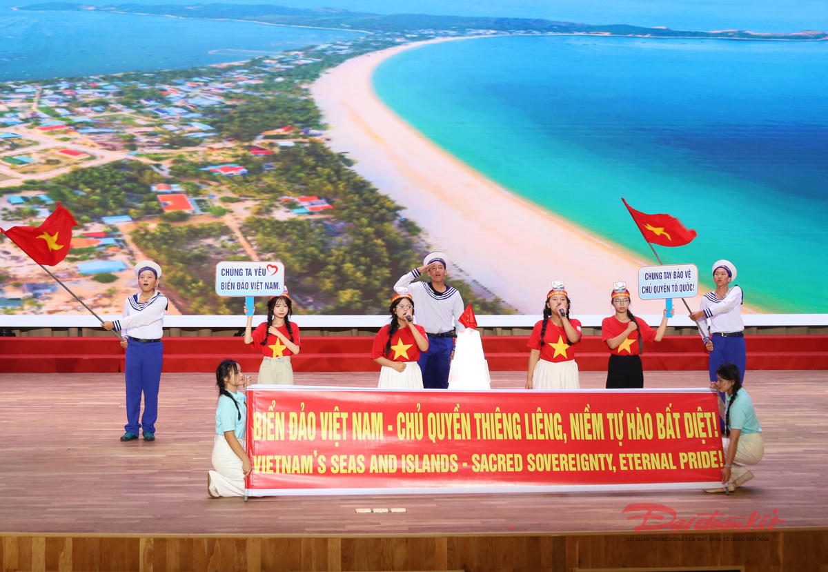 Nhiều hoạt động 'Tiết học biên cương' và cuộc thi 'Em yêu biển, đảo quê hương'