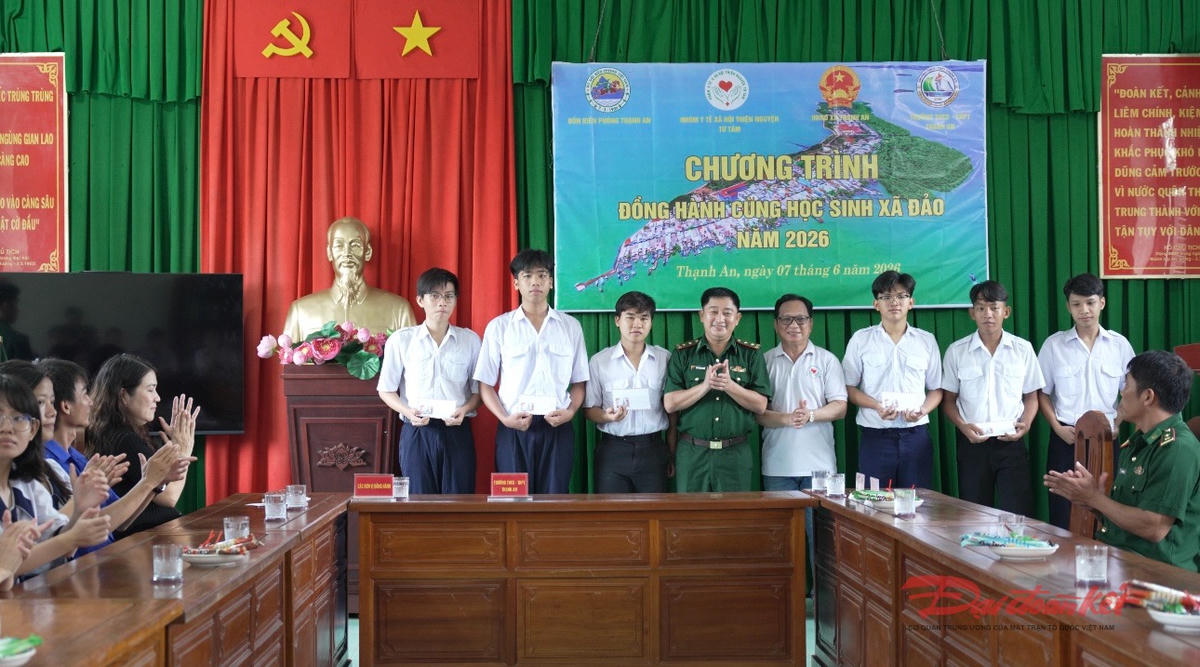 Nhiều hoạt động 'Tiết học biên cương' và cuộc thi 'Em yêu biển, đảo quê hương'