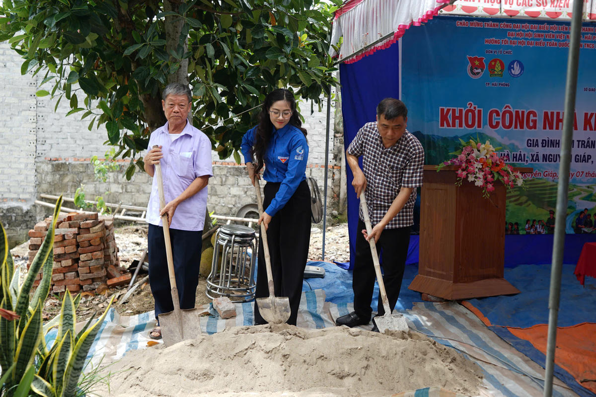 Thành đoàn Hải Phòng khởi công xây dựng Nhà Khăn quàng đỏ tại xã Nguyên Giáp. Ảnh: TĐ.&nbsp;