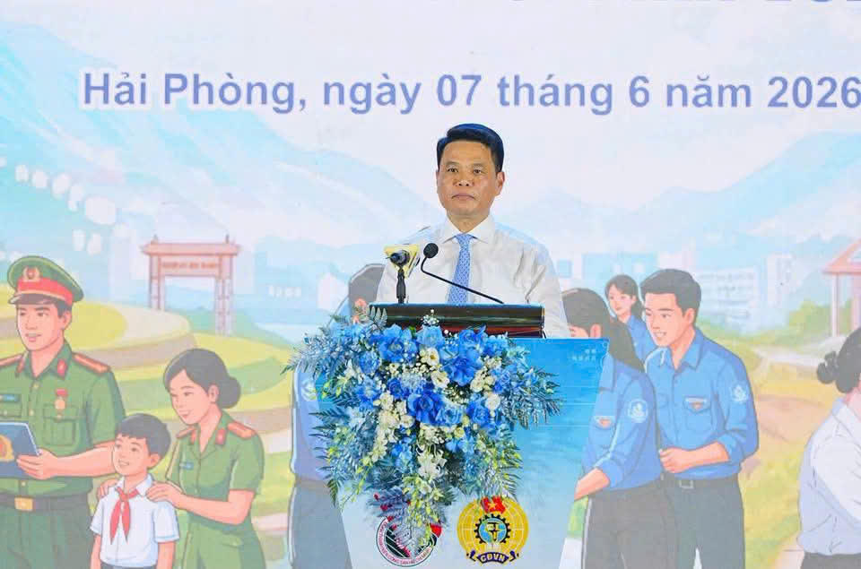Ông Lê Ngọc Châu, Bí thư Thành ủy Hải Phòng phát biểu tại lễ ra quân. Ảnh: TĐ.&nbsp;