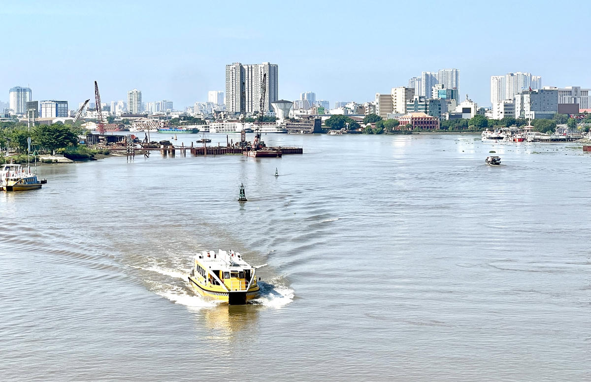 Tuyến buýt đường sông số 1 ở TPHCM được đông đảo người dân đón nhận. Ảnh: Đ.Xá.