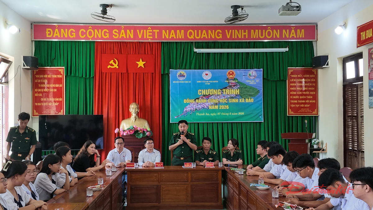 Nhiều hoạt động 'Tiết học biên cương' và cuộc thi 'Em yêu biển, đảo quê hương'
