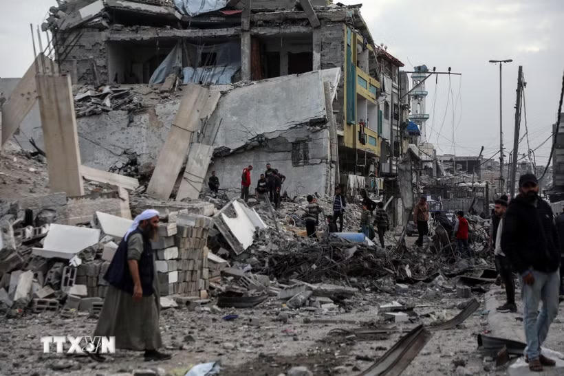Tòa nhà tại phía Đông Nam thành phố Gaza bị phá hủy sau cuộc không kích của Israel. (Ảnh: THX/TTXVN).
