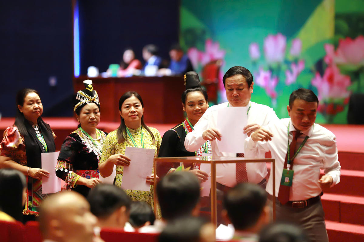 Các đại biểu bỏ phiếu bầu Ban Chấp hành Trung ương Hội Nông dân Việt Nam khóa IX, nhiệm kỳ 2026 – 2031. Ảnh: Khổng Chí