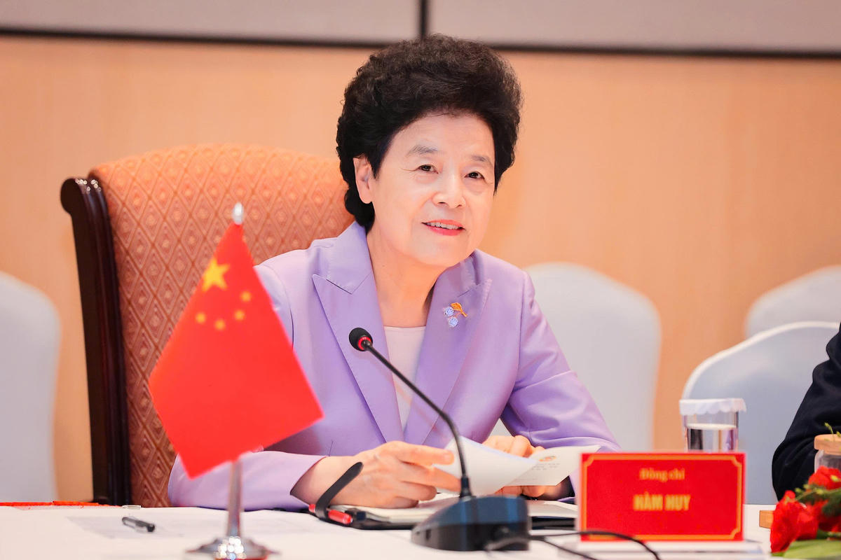 Phó Chủ tịch Chính hiệp toàn quốc Trung Quốc Hàm Huy phát biểu tại Hội đàm.