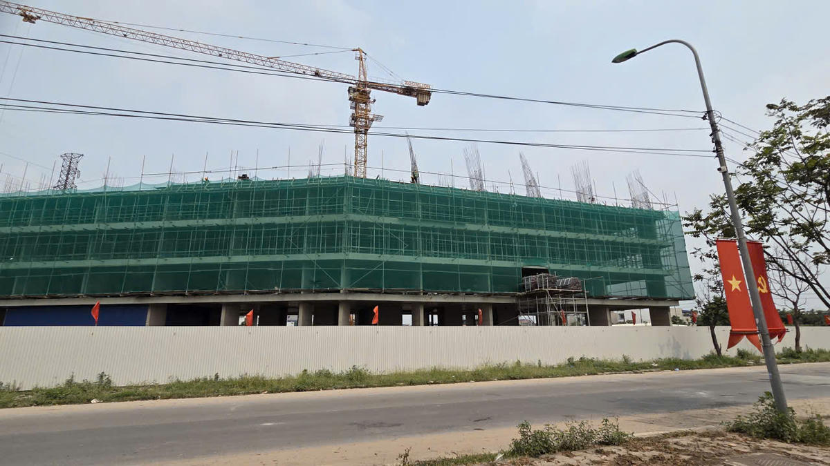 Khu nhà ở xã hội Bãi Viên đang được xây dựng trên địa bàn phường Thành Nam, tỉnh Ninh Bình. Ảnh: Duy Hưng